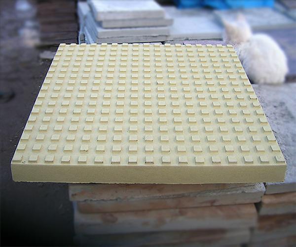 Тактильная плитка с квадратными рифами 500х500